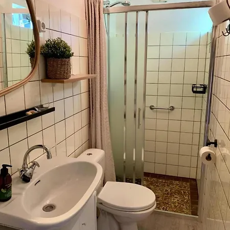 Sleeps 4 *